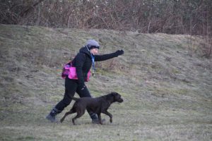 Trainerin Teresa Gröger mit Hund Cedira
